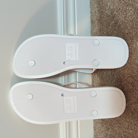 White flipflops - Picture 3 of 3